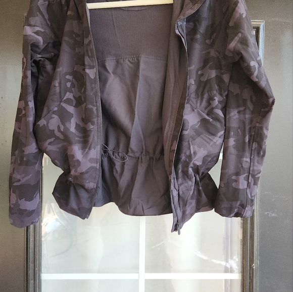 Lululemon Pack‎ It Up JacketIncognito Camo - Picture 5 of 13